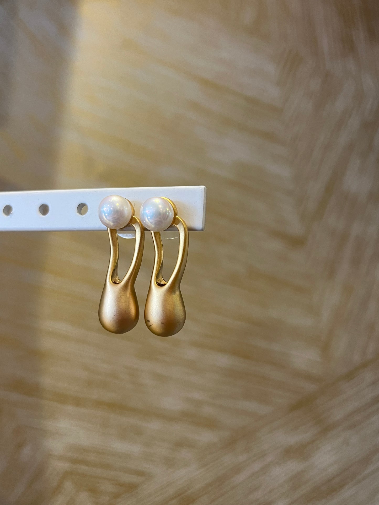 Matte pearl earrings